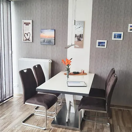 Haeuschen In Taddigshoern Holiday home Bensersiel
